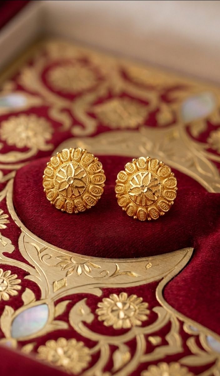 EARRINGS view 2