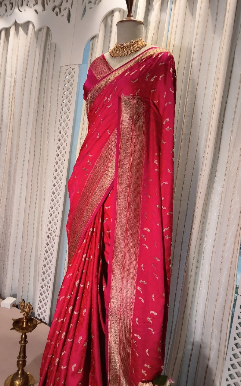 Tanchue Banarasi With Golden Jerry Border view 7