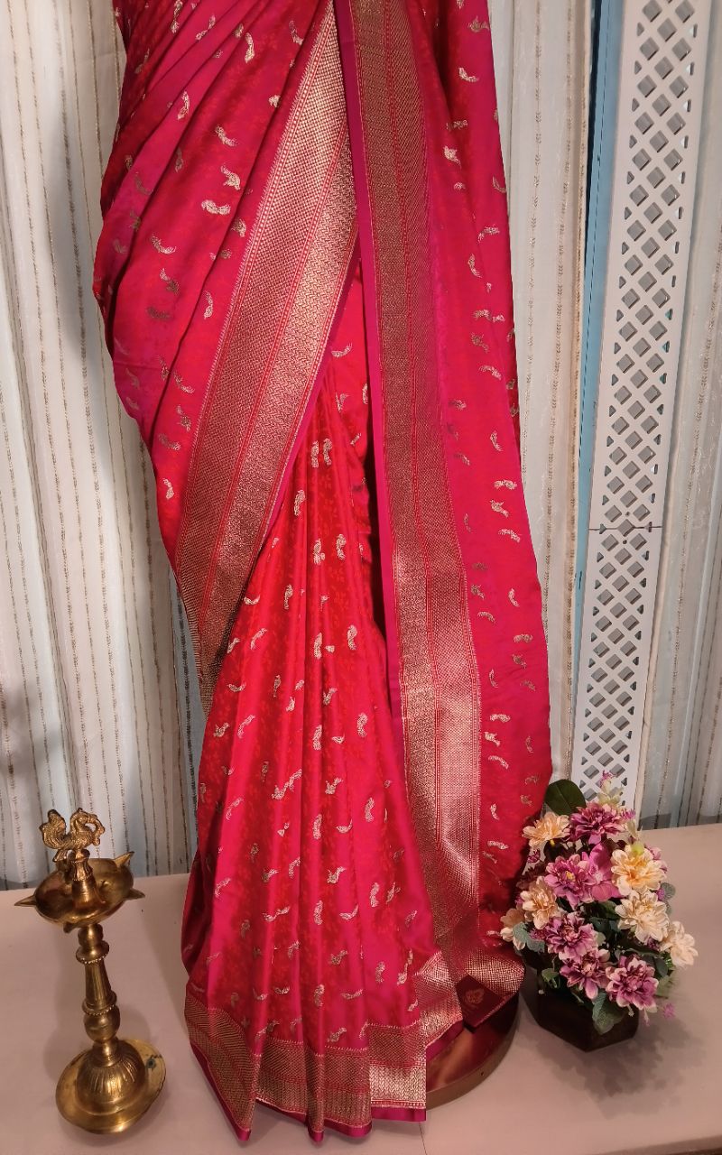 Tanchue Banarasi With Golden Jerry Border view 9