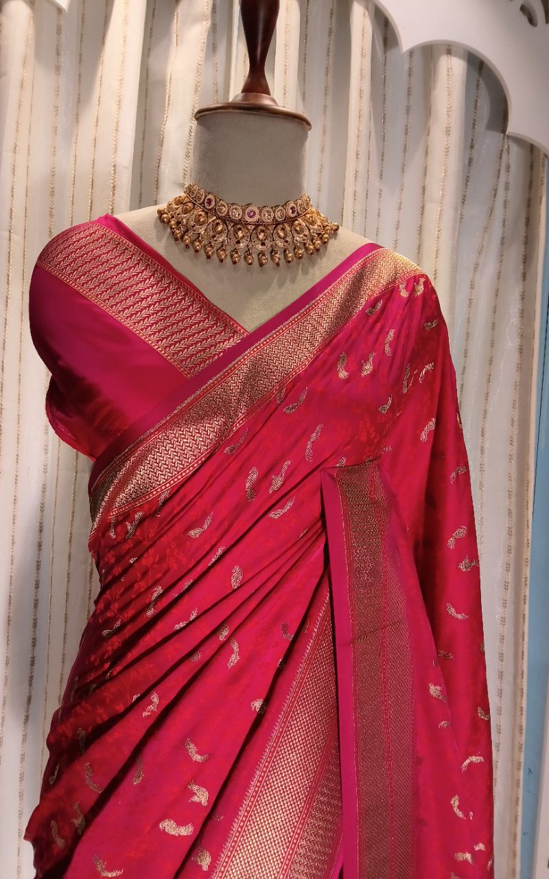 Tanchue Banarasi With Golden Jerry Border view 11