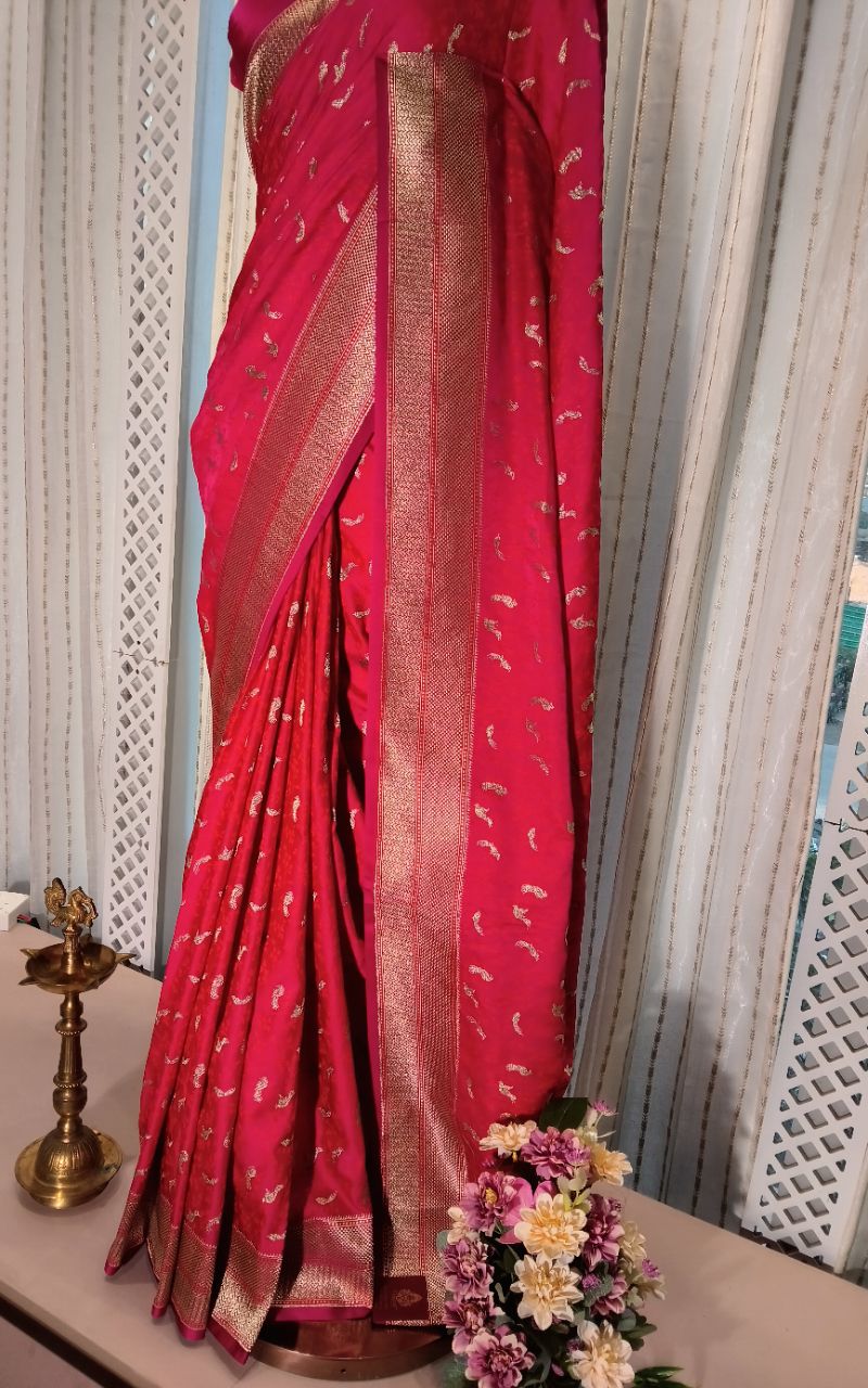 Tanchue Banarasi With Golden Jerry Border view 8