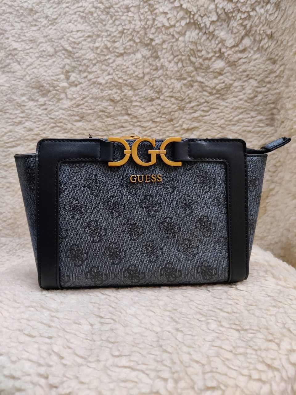 Guess Handbags 👜👜👜👜 view 2