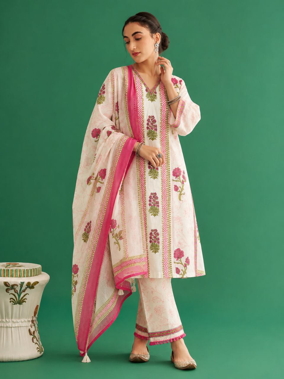 L Pure Cotton Straight Fit Kurta With Hand Block Print Set view 2