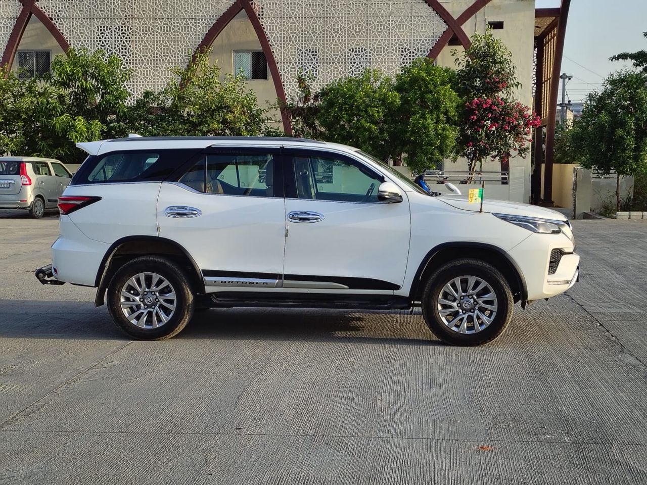 Toyota Fortuner view 4