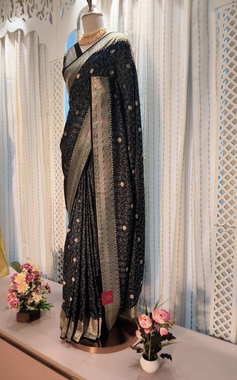 Banarasi tansuee silk saree with zari butta and border view 5