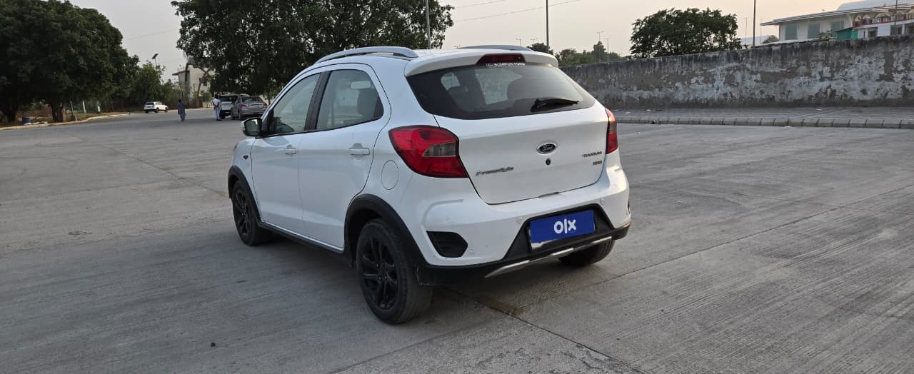 Ford Figo view 5