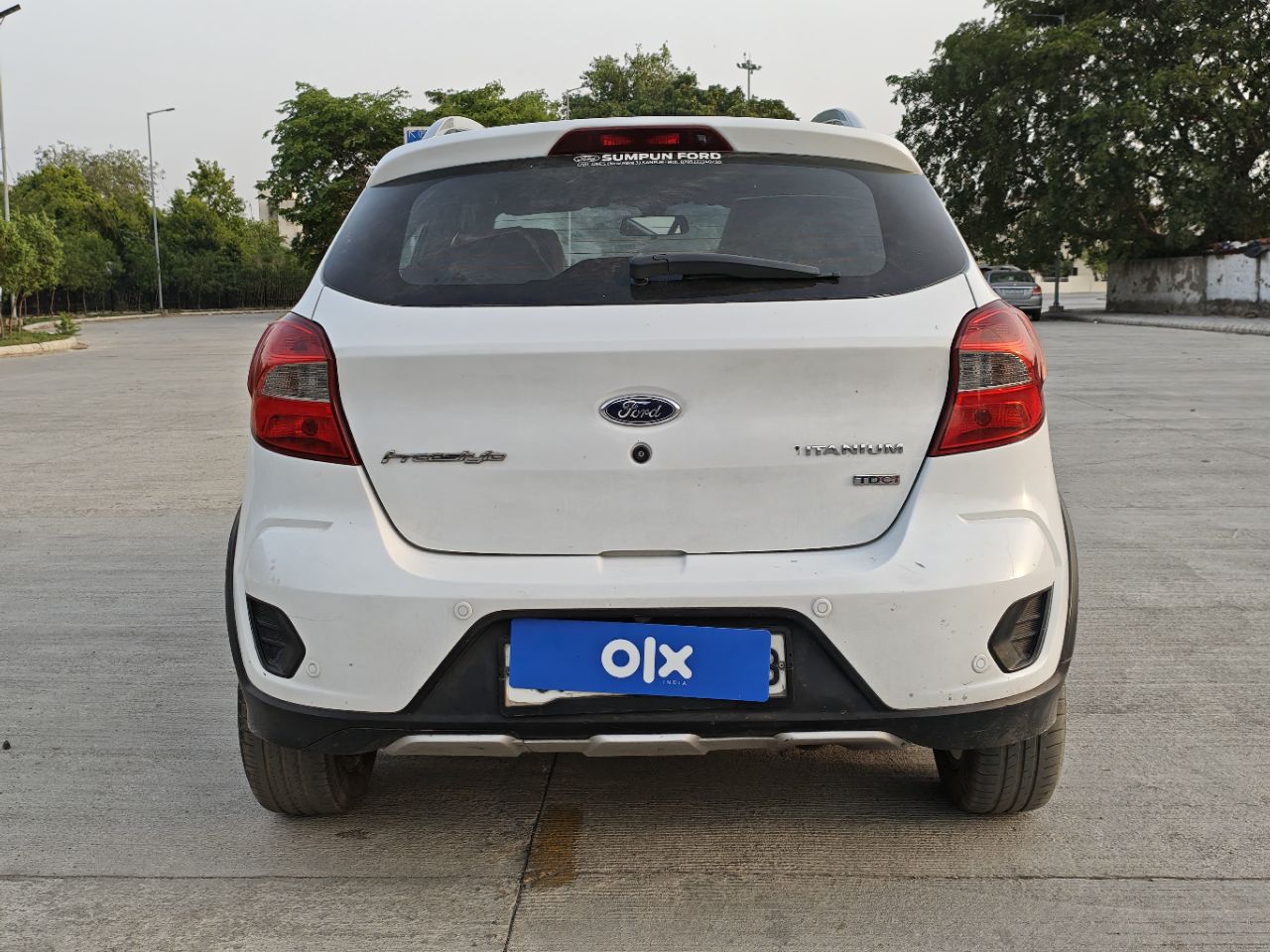 Ford Figo view 10