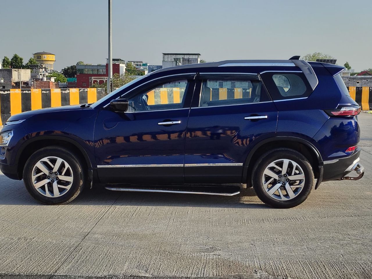 Tata Safari XZ+ view 5