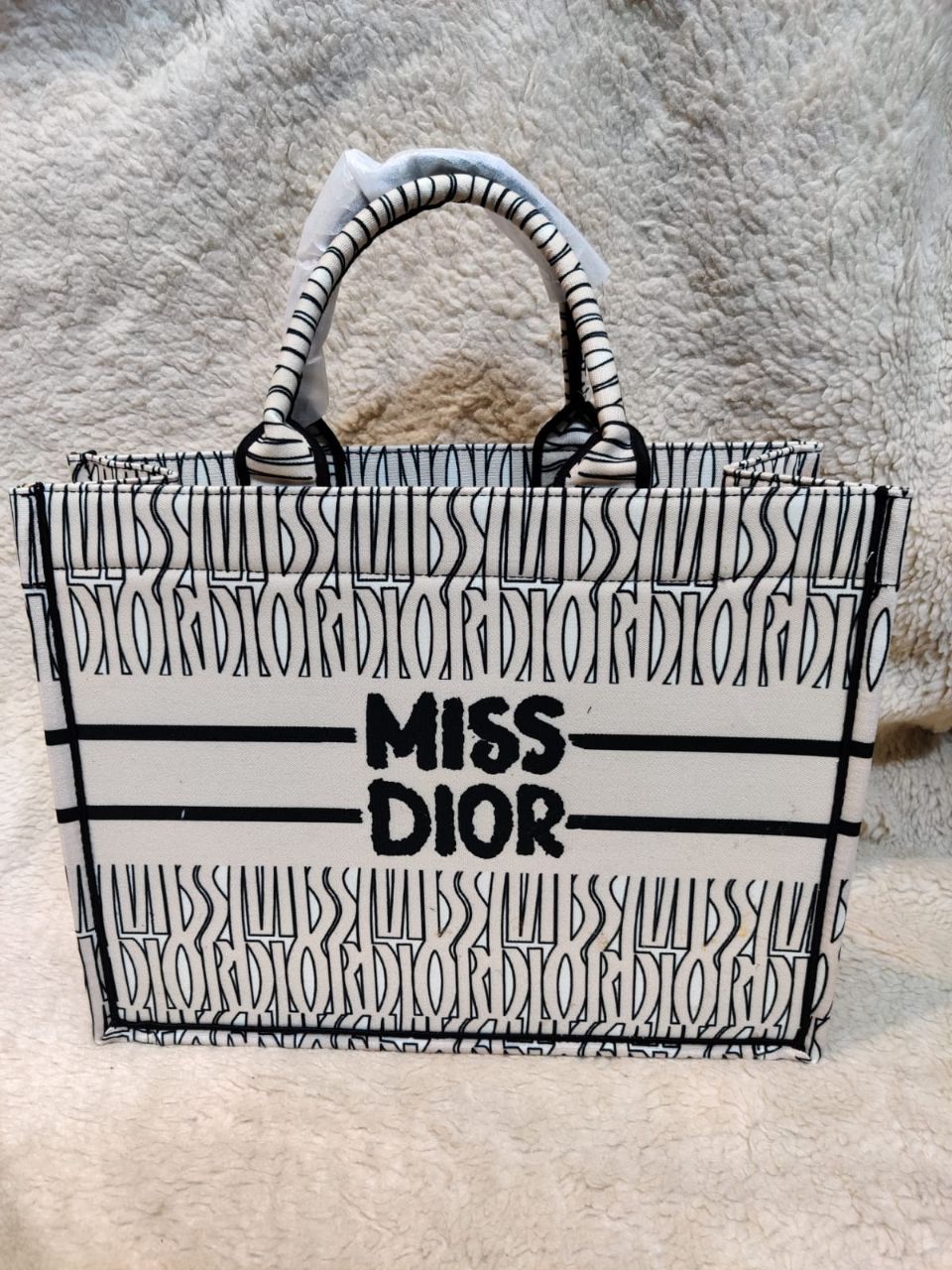 Miss Dior Tote view 3