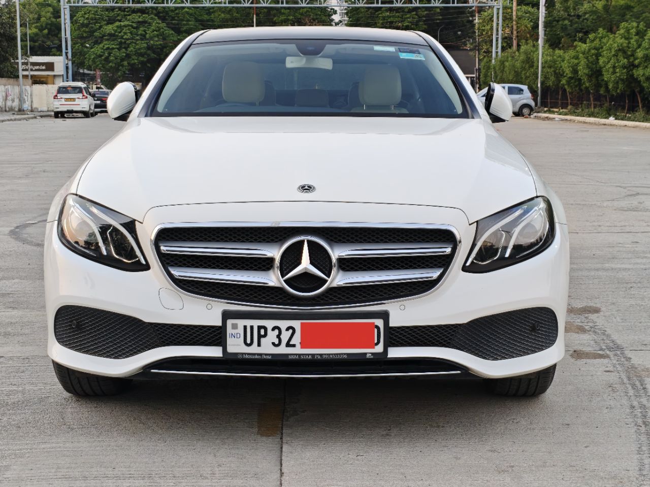 Mercedes-Benz E 220D view 3