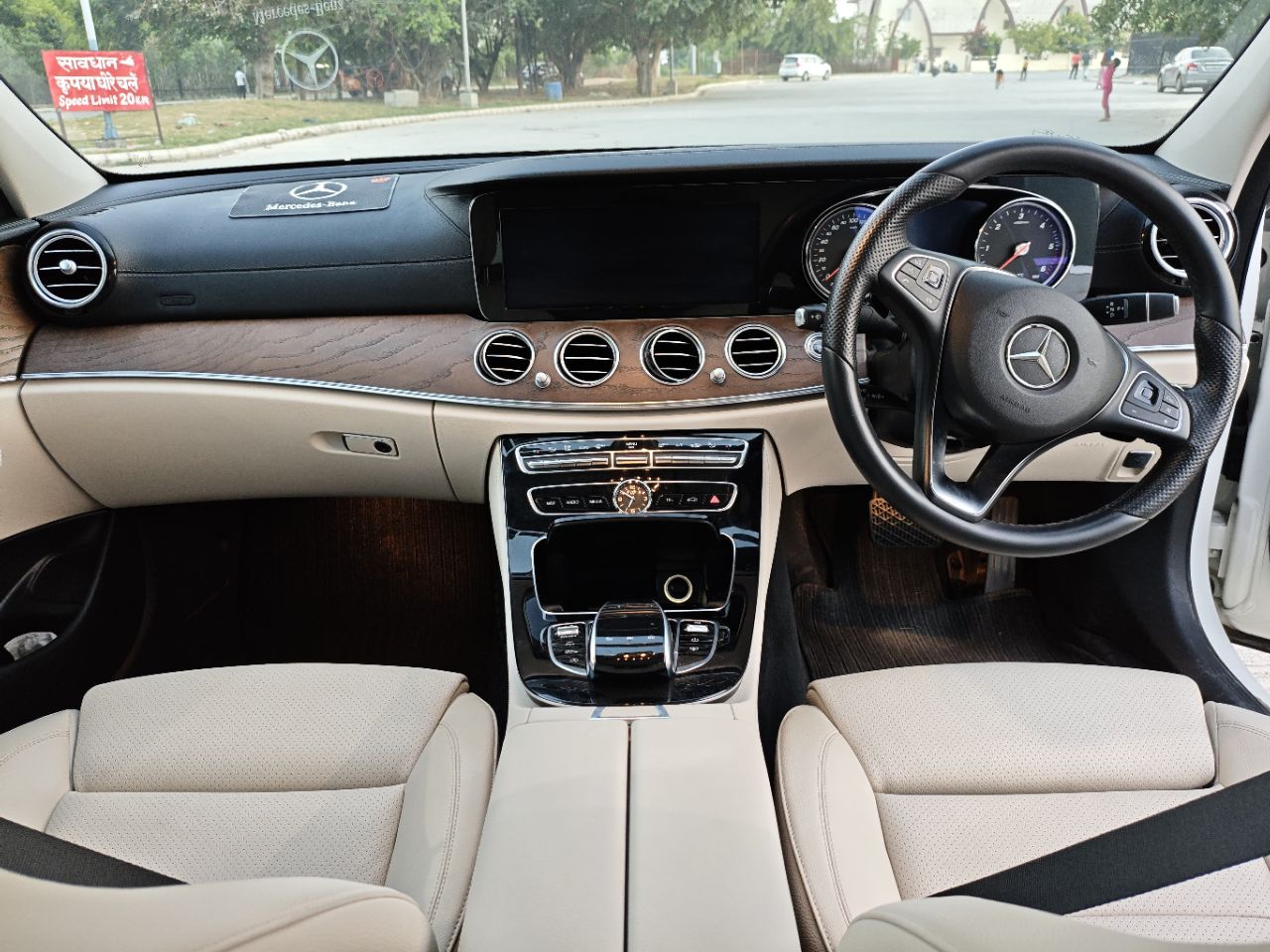 Mercedes-Benz E 220D view 8