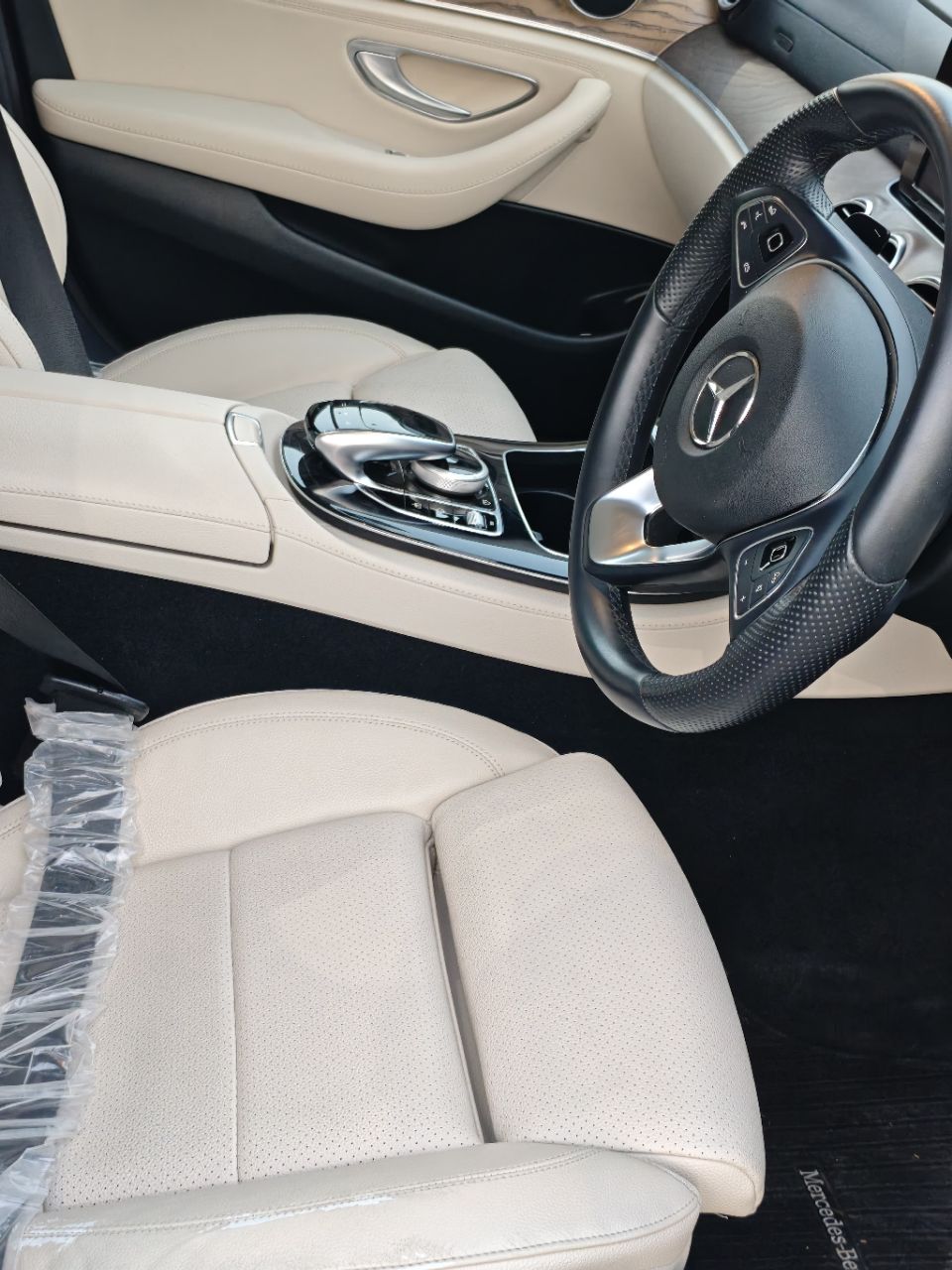 Mercedes-Benz E 220D view 10