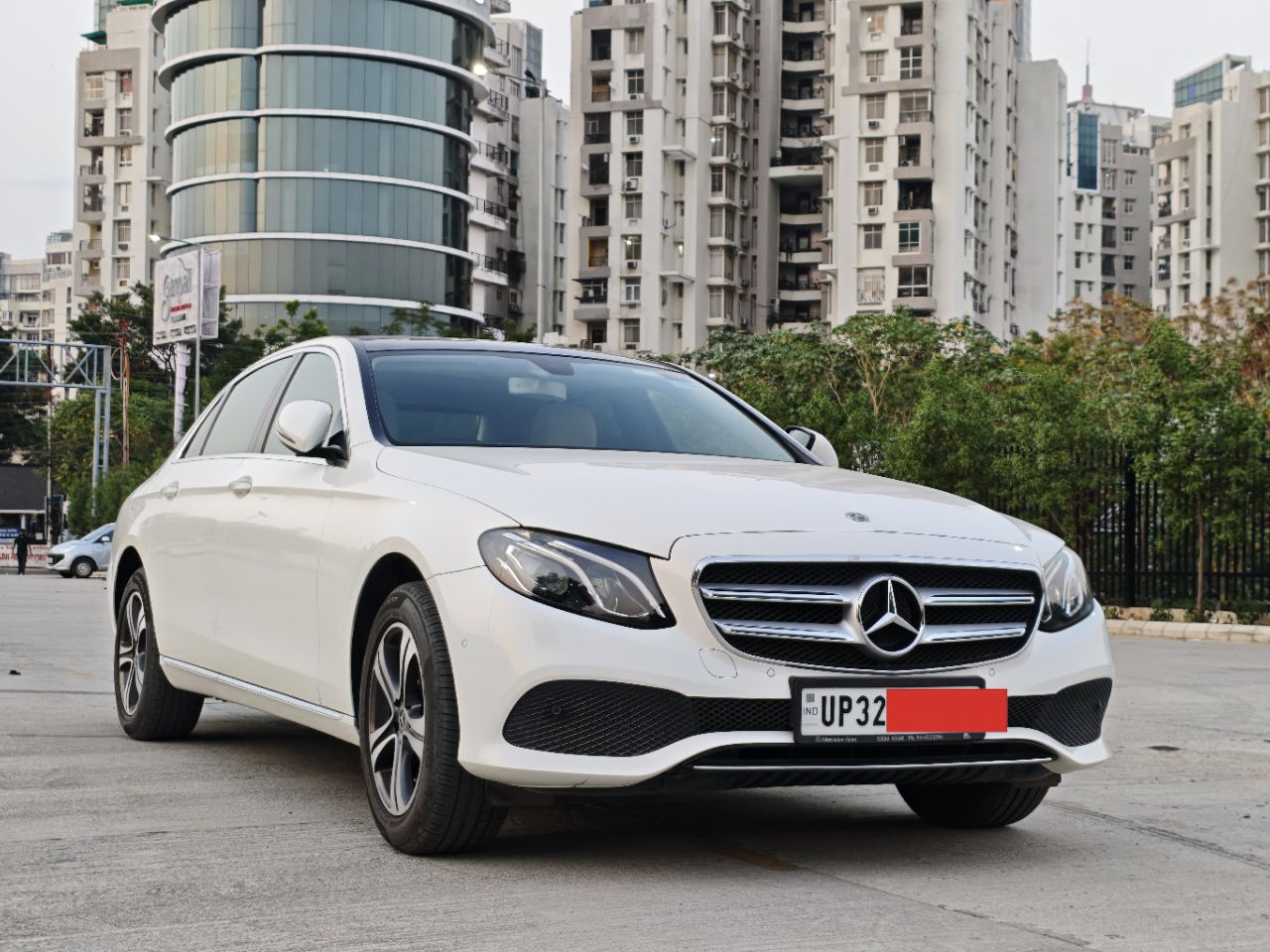 Mercedes-Benz E 220D view 7