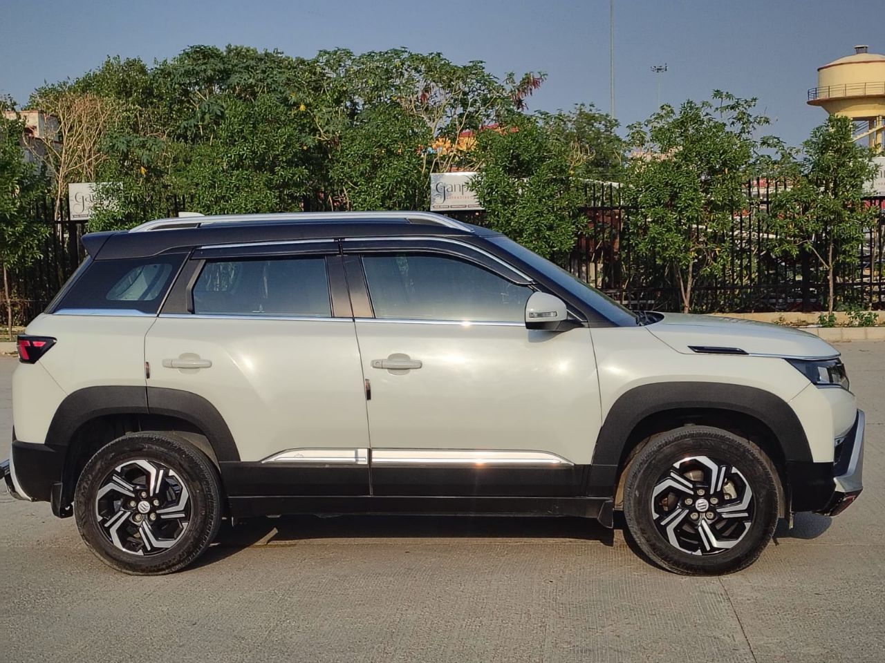Maruti Suzuki Brezza LXi 2023 view 8