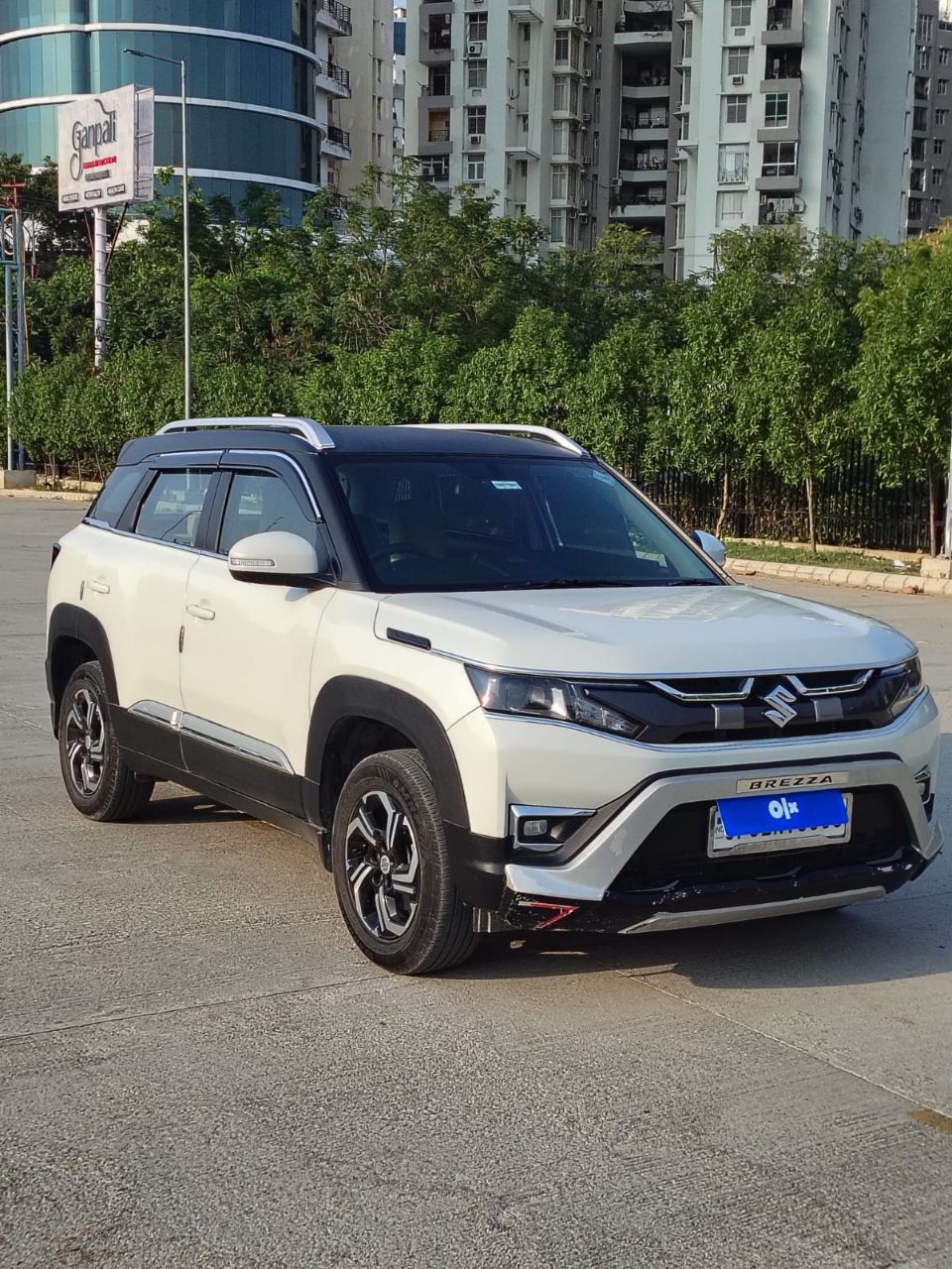 Maruti Suzuki Brezza LXi 2023 view 3