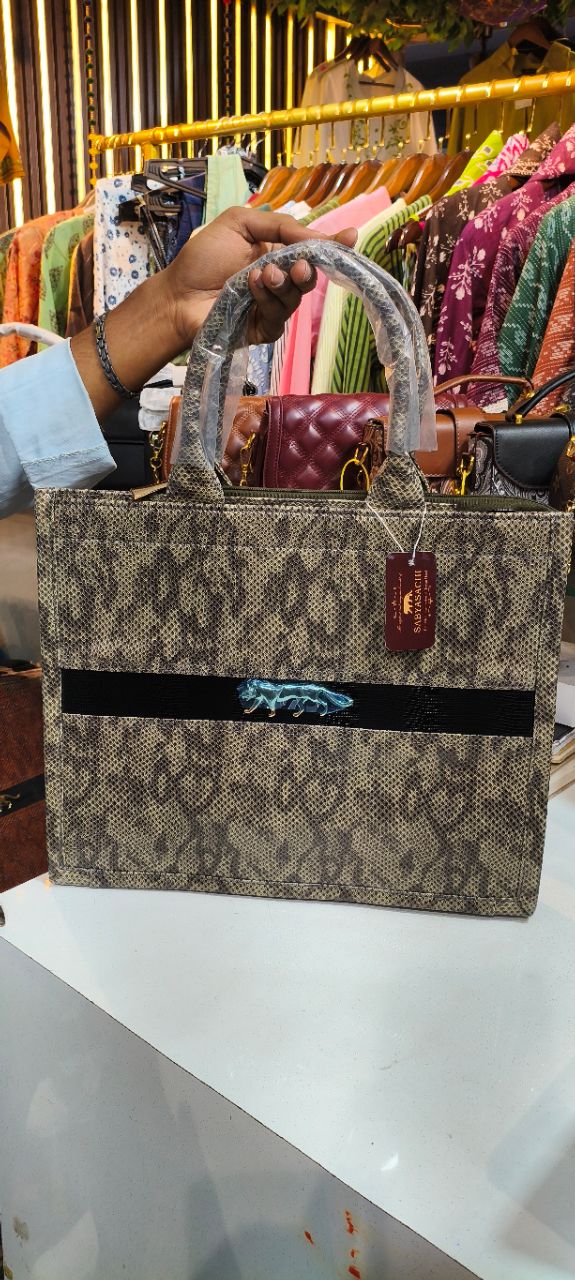Stylish Tote Bag 🛍️ view 3