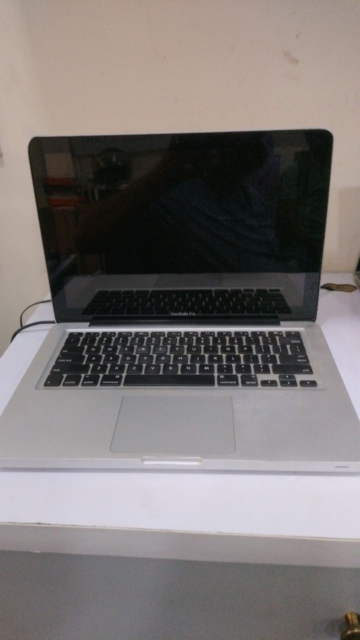 Apple MacBook Pro view 2