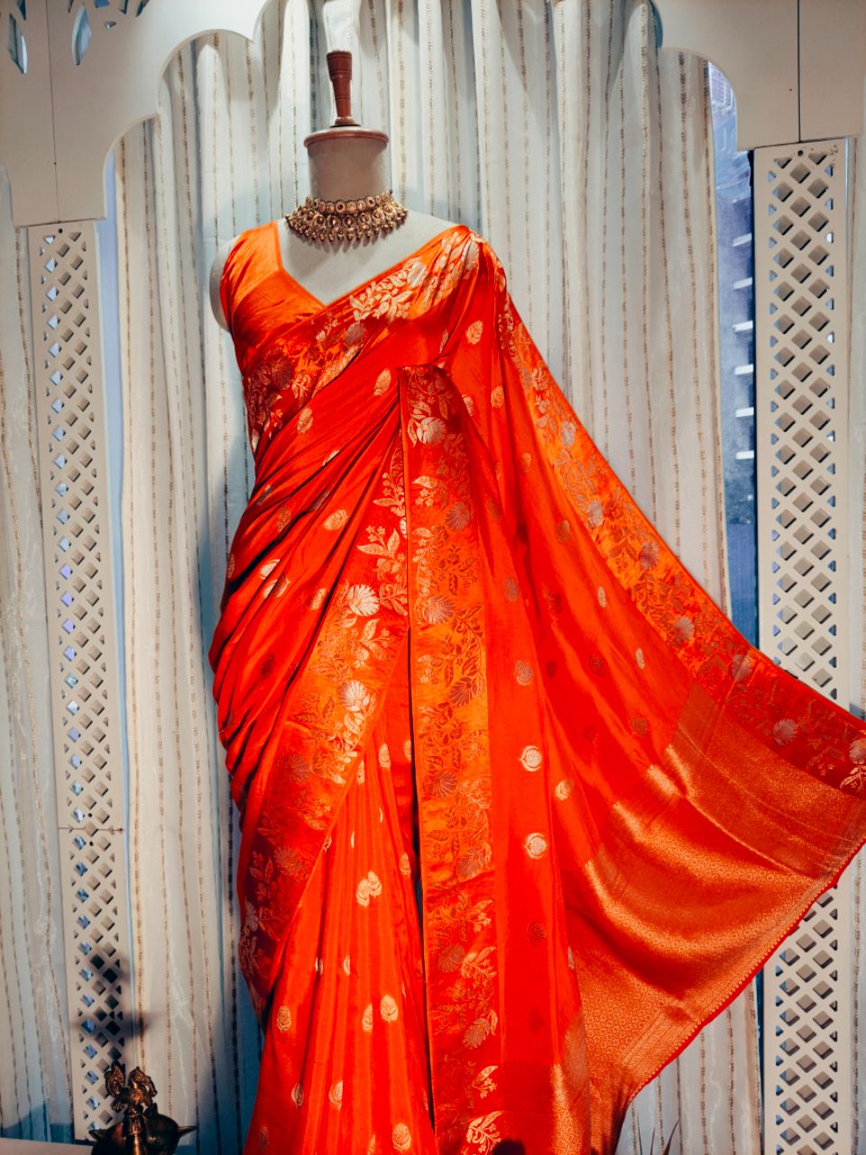 Dola Silk With Weaving Border view 5