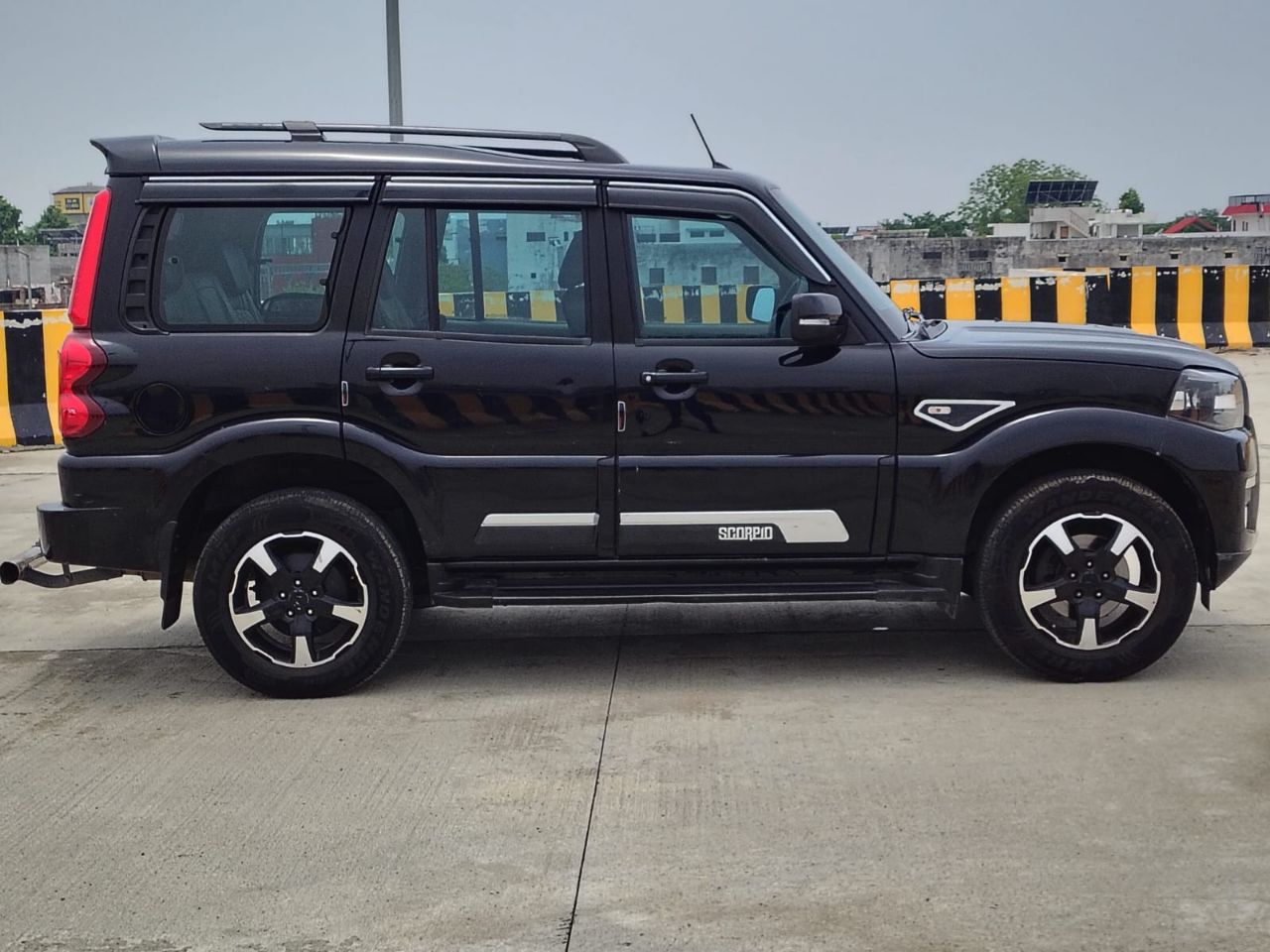 Mahindra Scorpio Classic S11 view 6