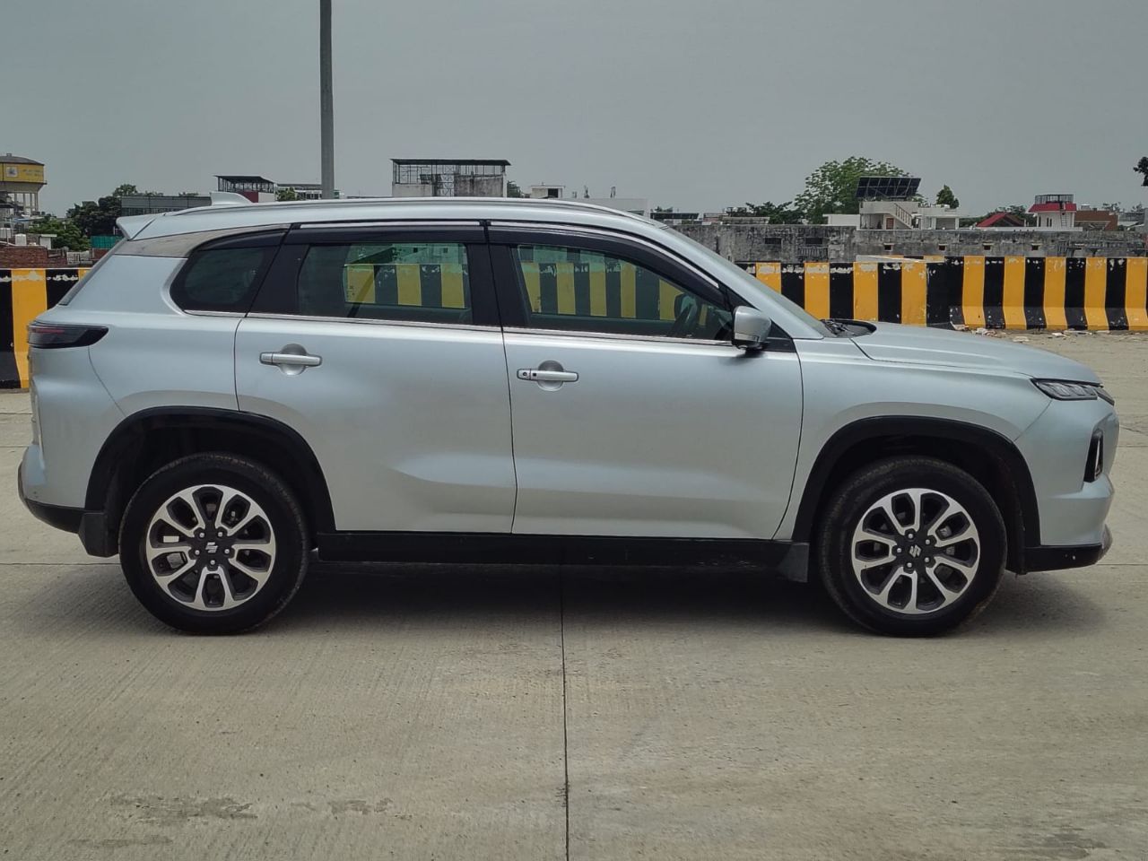 Maruti Suzuki Grand Vitara Zeta+ Strong Hybrid view 5