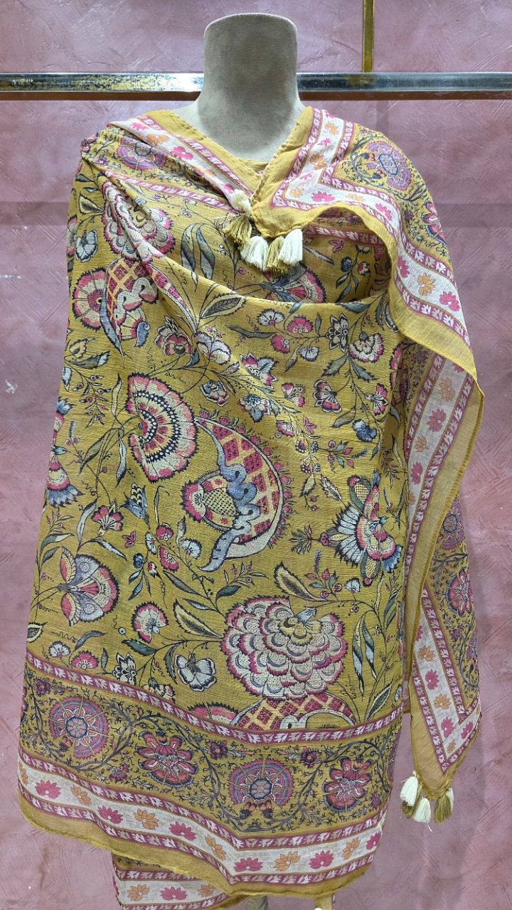 Unstitched Suit .Fabric 😍. view 3