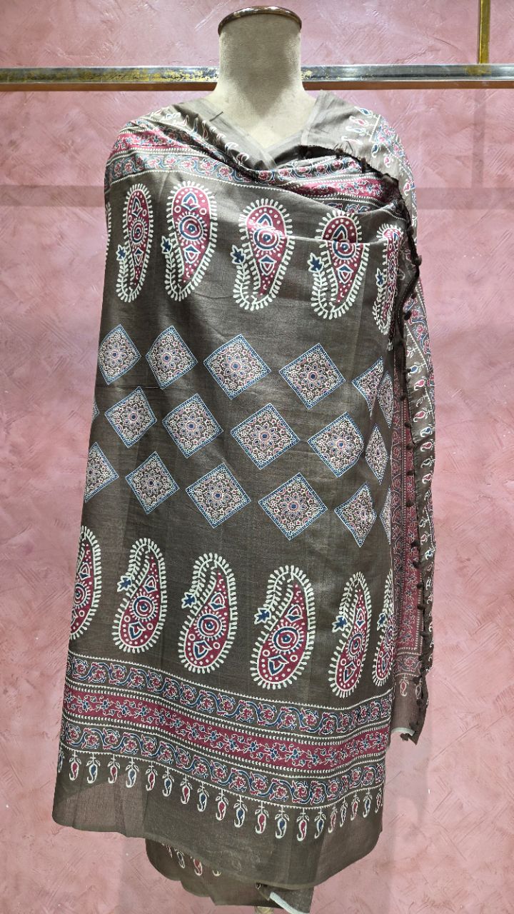 Unstitched .Suit Fabric 😍 view 3