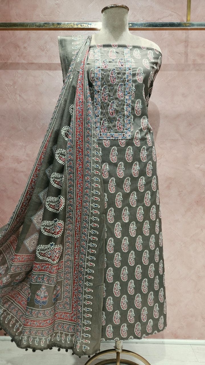 Unstitched .Suit Fabric 😍 view 2