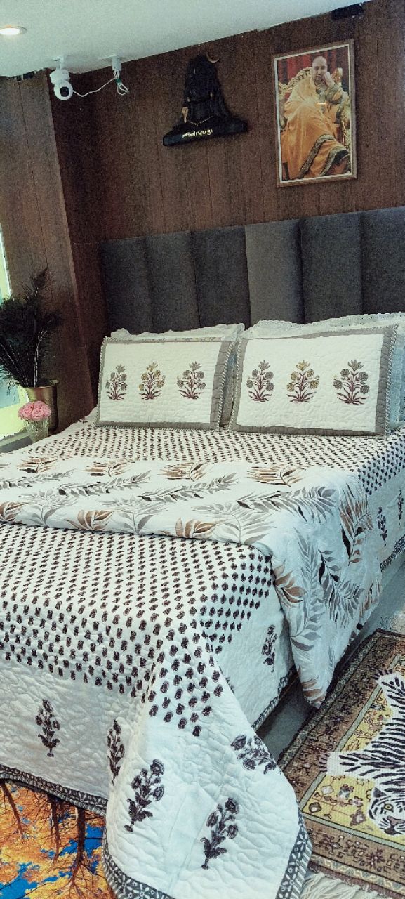 Floral Pattern Quilted Bed Cover view 4