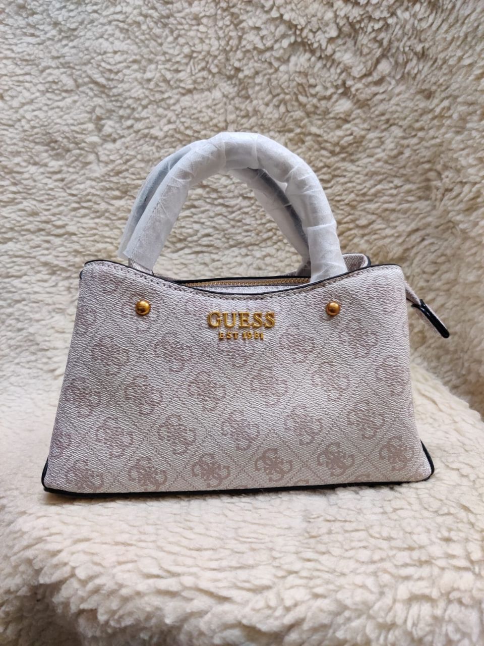 Guess Handbag 👜👜 view 4