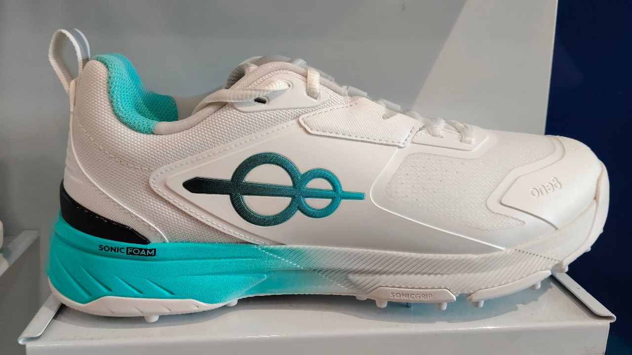 ONE8 Cricket Shoes view 4