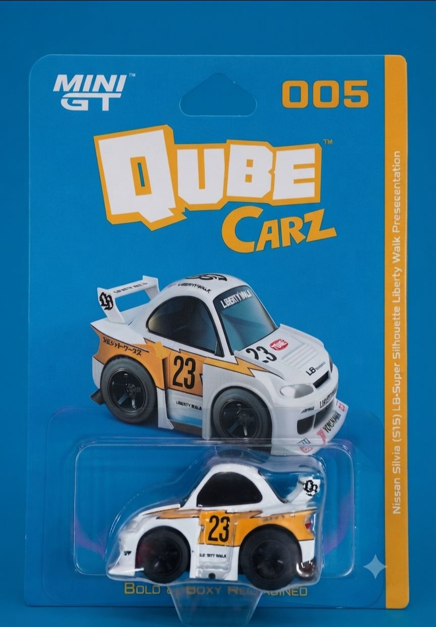 MINI GT QUBE Carz 005 – Nissan Silvia (S15) LB-Super Silhouette Liberty Walk Presentation | Die-Cast Collectible