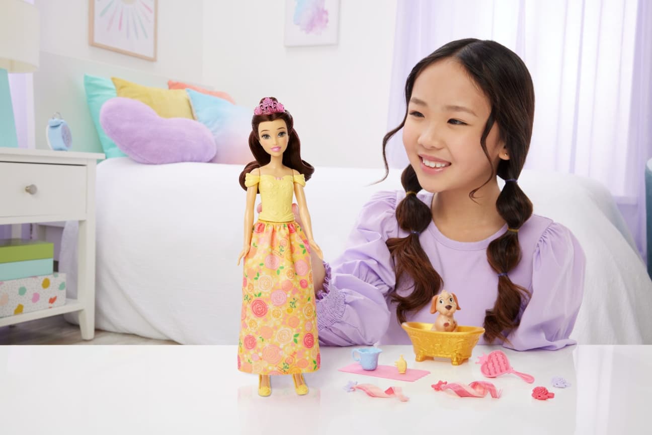Disney Princess Bathe & Brush Belle Fashion Doll & Dog Figure With Color Change & Accessories view 3