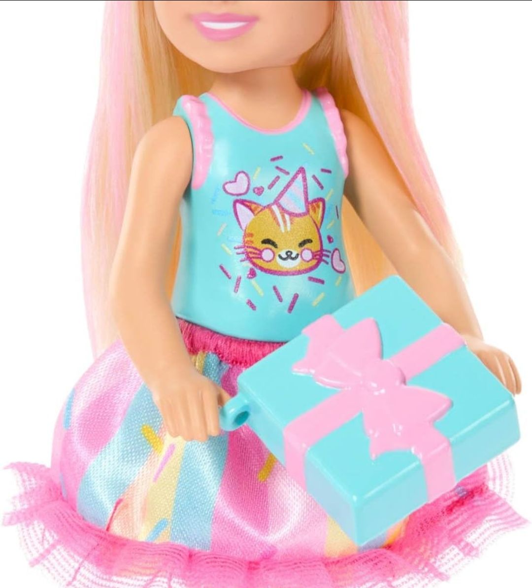 Barbie Club Chelsea 6-Inch Birthday-Themed Small Doll with Pink-Streaked Blonde Hair, Colorful Dress & 4 Party Accessories
Blonde hair with pink highlights, colourful dress and 4 party accessories, JJB37 view 5