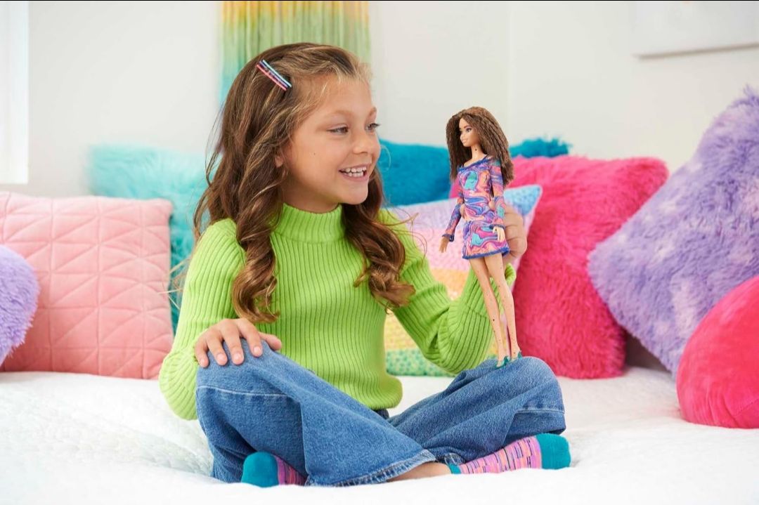 Barbie® Fashionistas™ Doll #206 with Crimped Hair and Freckles, Wearing Rainbow Marble-Print Dress with Green Mules and Purse view 3
