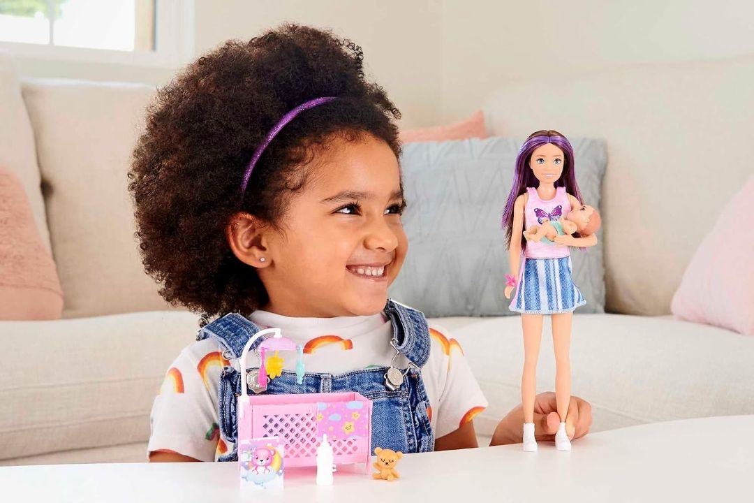 Barbie Skipper Babysitters Inc Crib Toy Playset with Skipper Doll, Baby Doll with Sleepy Eyes, Furniture Accessories.
40%
off view 3