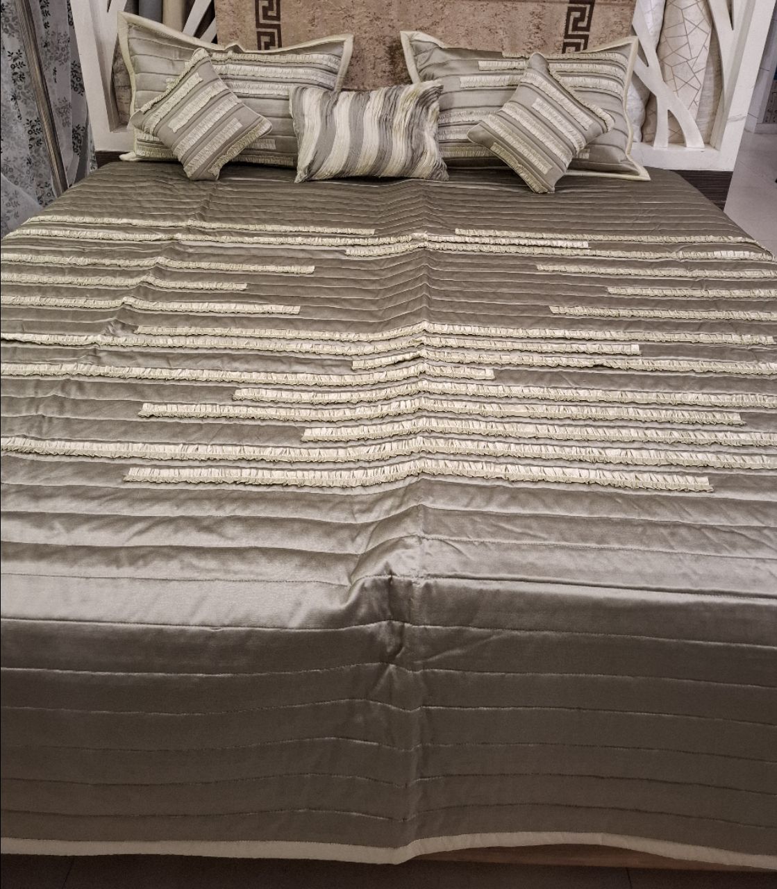 Elegant Bedcover view 2