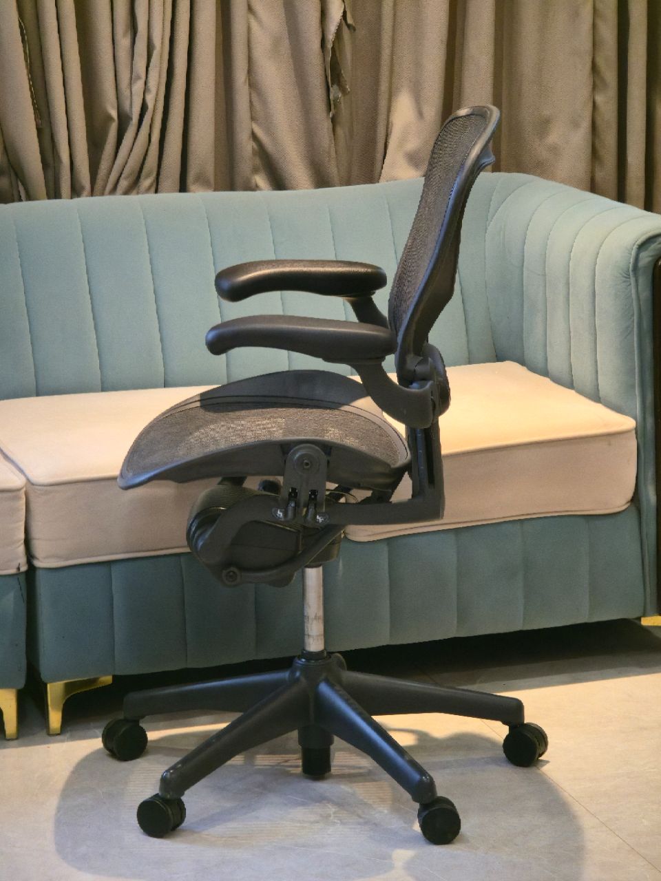 Herman Miller Aeron Chair view 4