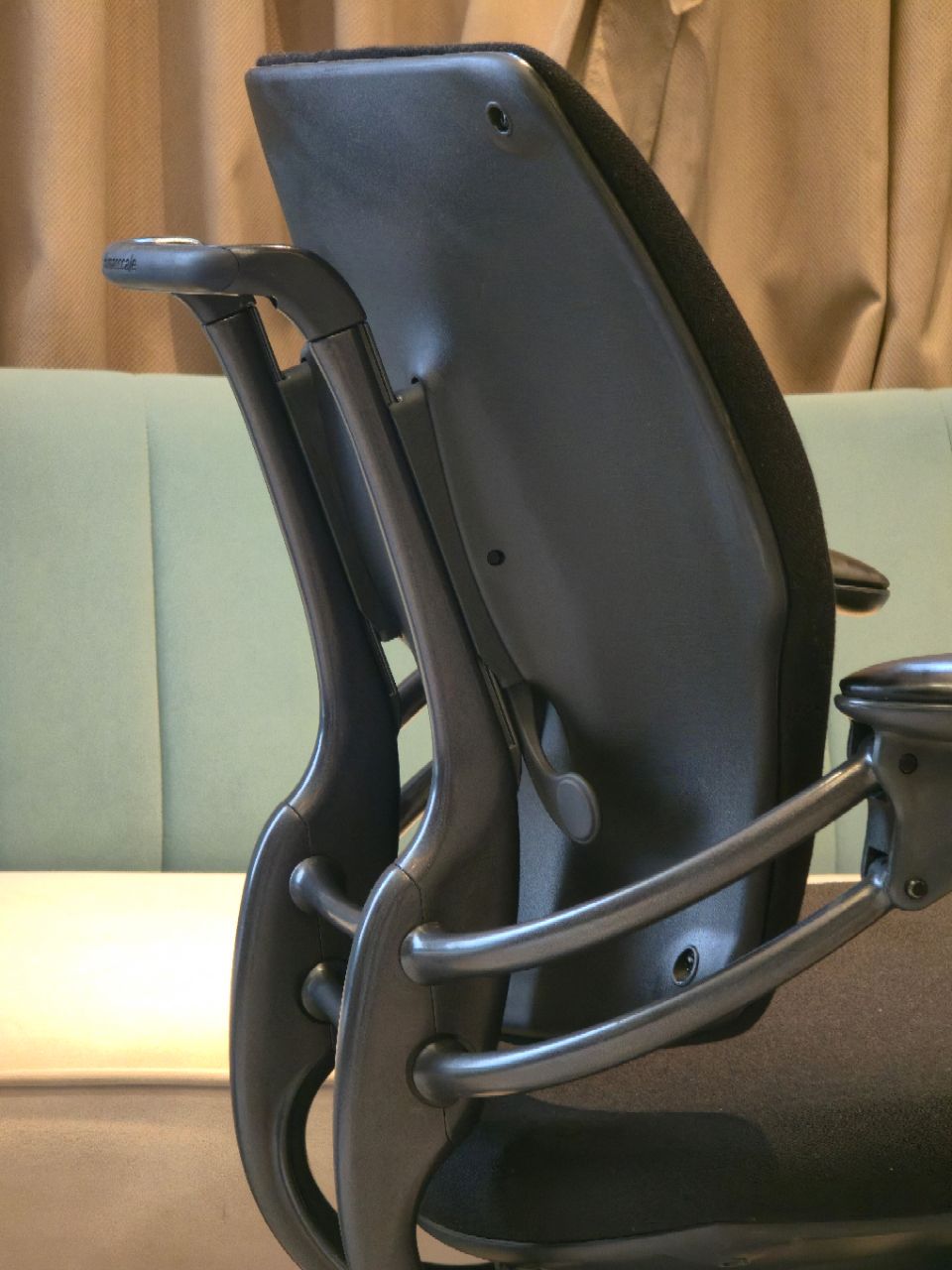 Humanscale Freedom view 6