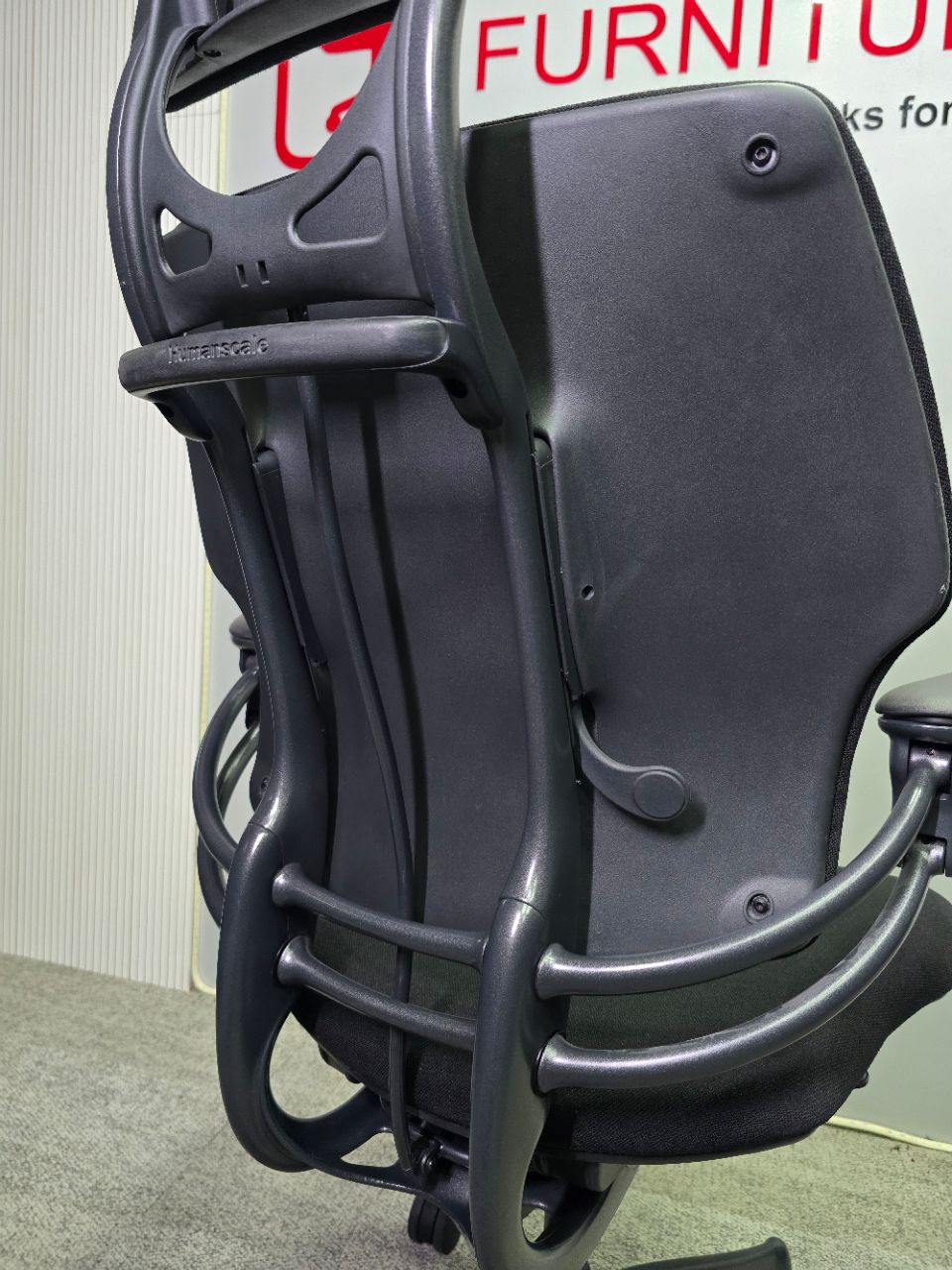 Humanscale Freedom With Headrest view 7