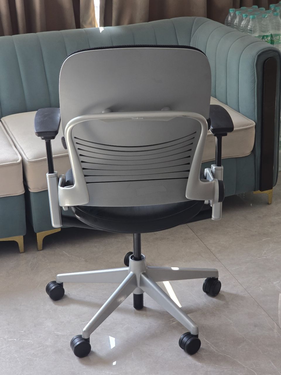Steelcase Leap V2 (Limited edition) view 2