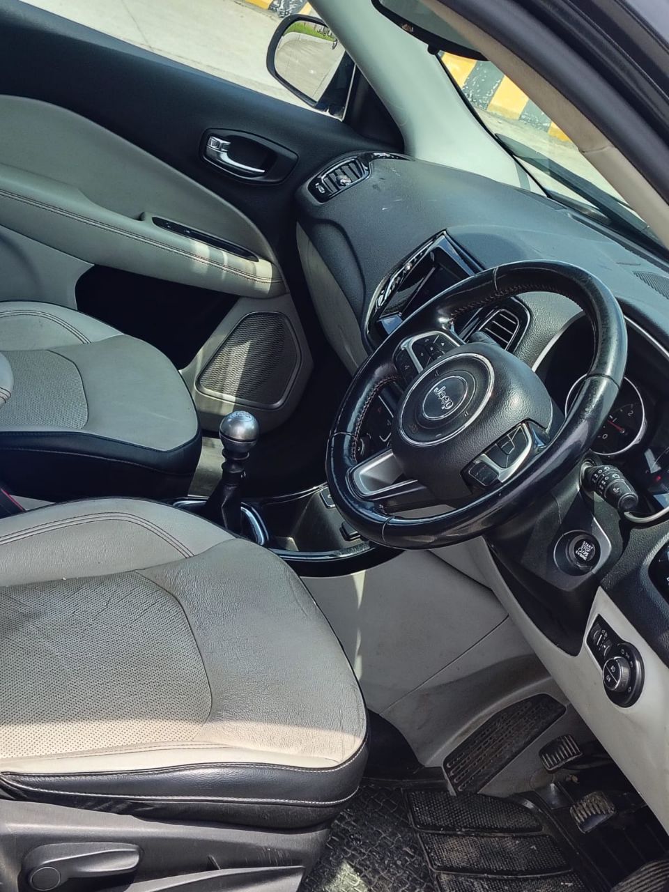 Jeep Compass view 6