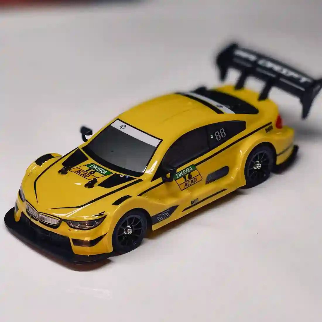 whoosh BMW M4 drift rc car view 9