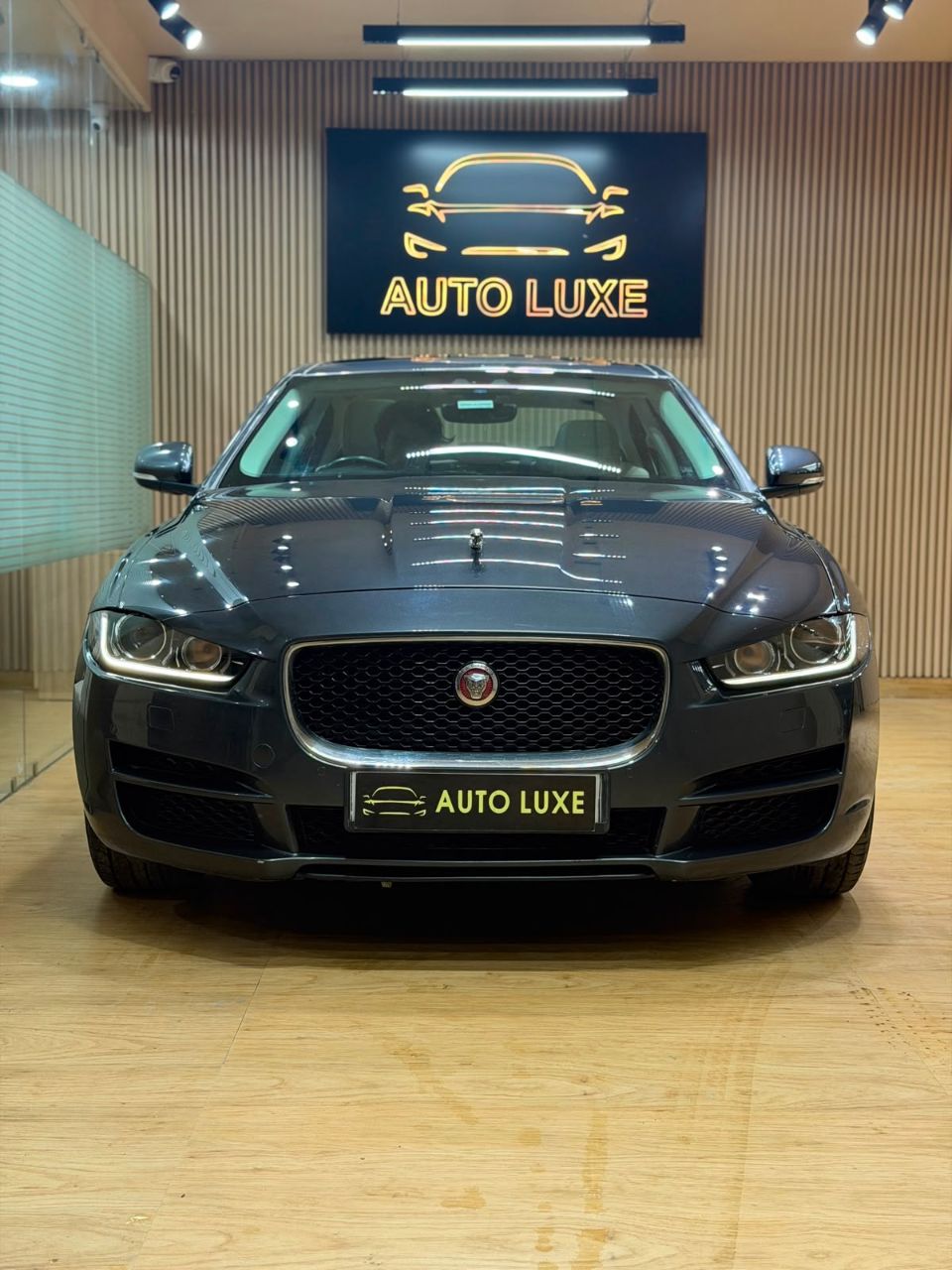 Jaguar XE 2019 view 3