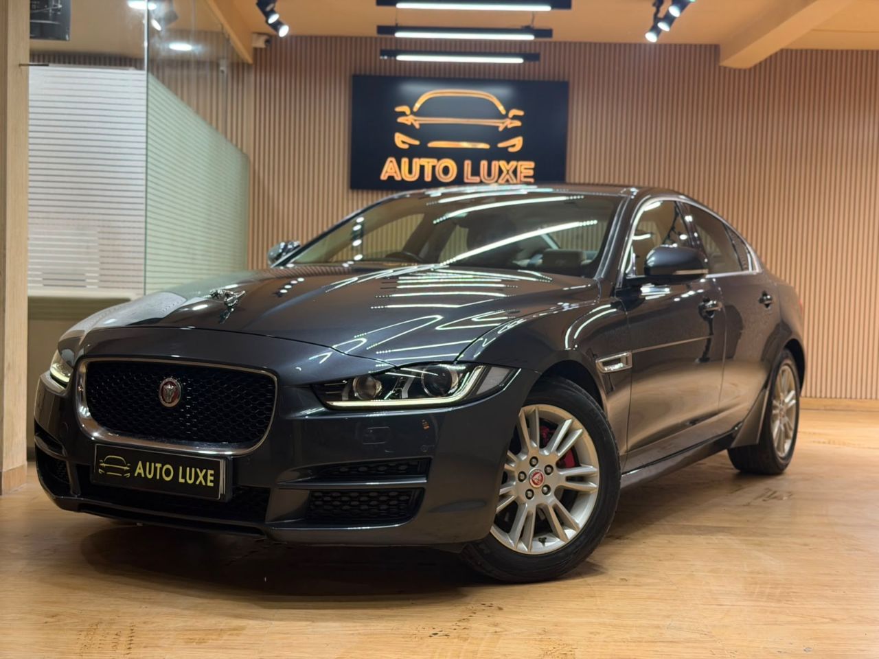 Jaguar XE 2019 view 2