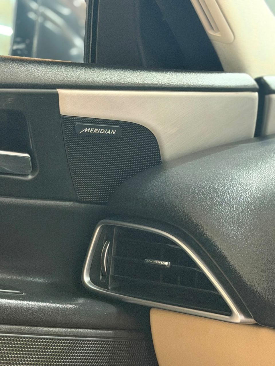 Jaguar XE 2019 view 4