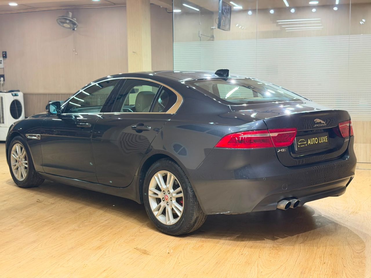 Jaguar XE 2019 view 10