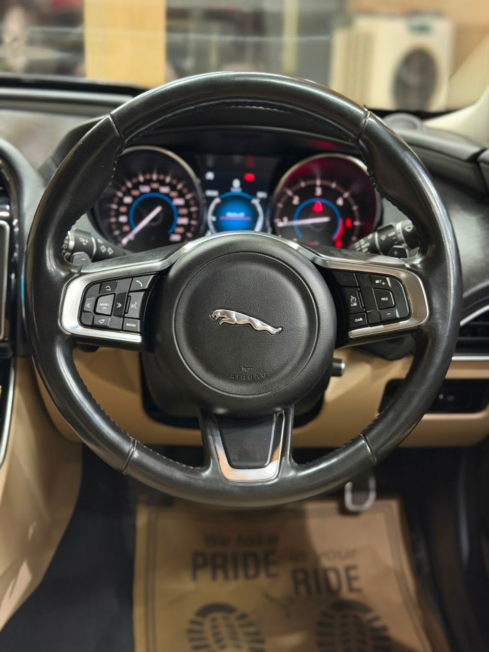 Jaguar XE 2019 view 6