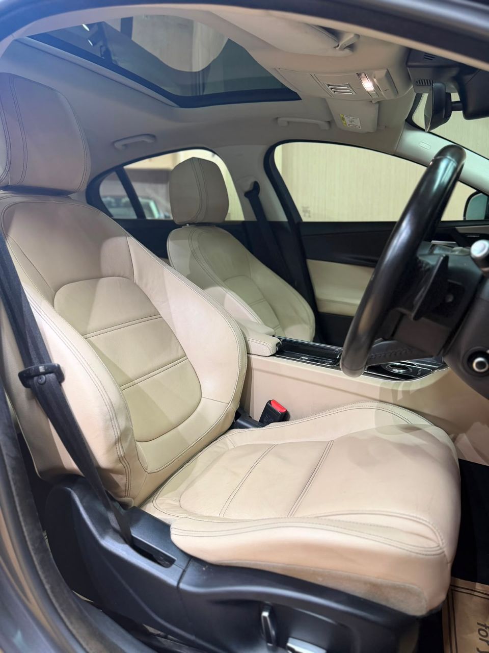 Jaguar XE 2019 view 7