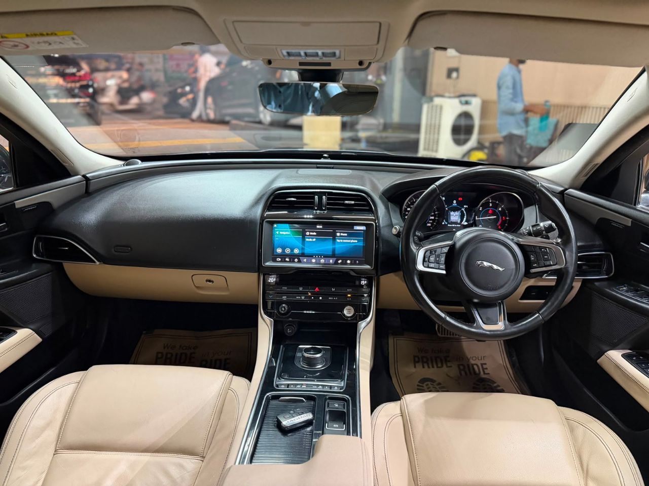 Jaguar XE 2019 view 9