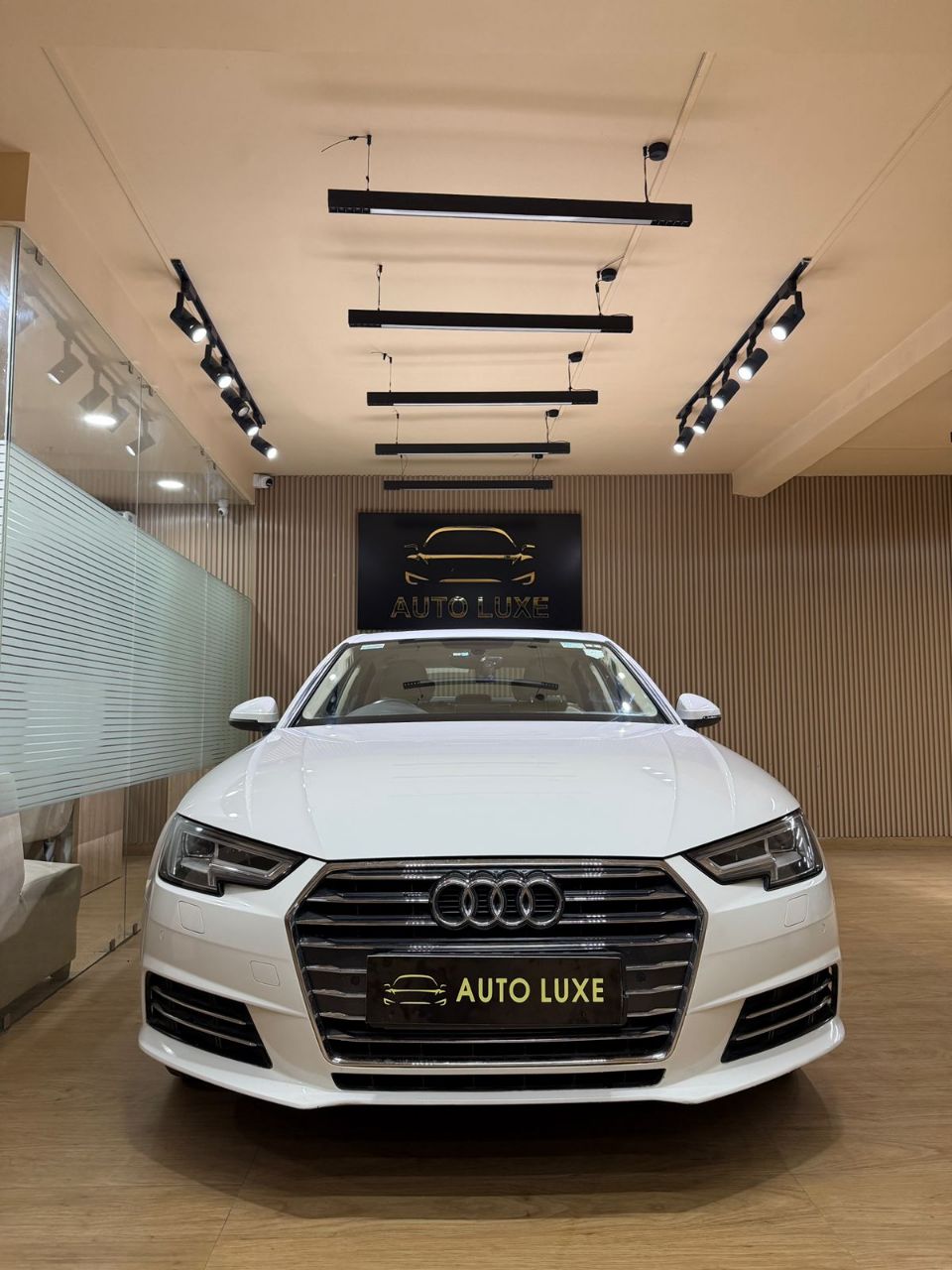 Audi A4 view 6